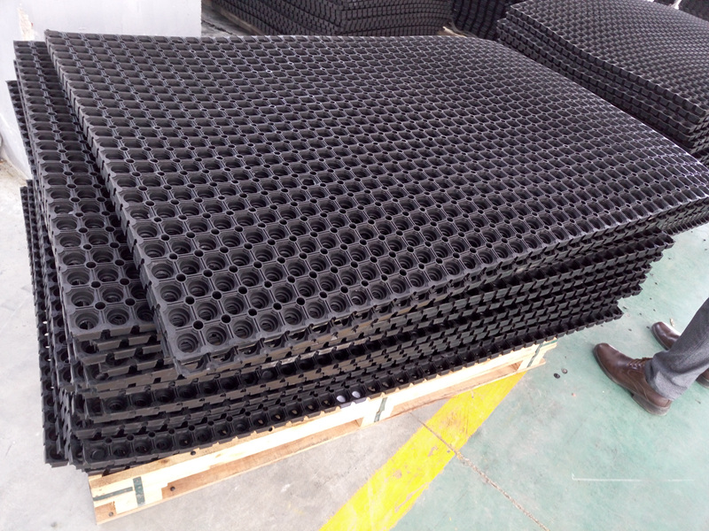 大尺寸带孔防滑垫